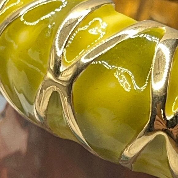 Kenneth Jay Lane Hingled Bangle Bracelet Gold Yellow Green - Picture 2 of 13